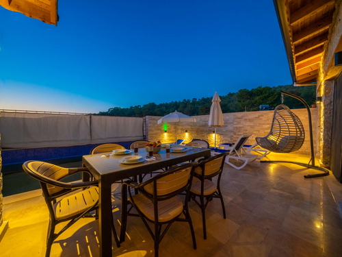  gece  -  Kasım
  | Kalkan Akbel’de Jakuzili ve Isıtmalı Havuzlu Muhafazakar Kiralık Villa | 4 Kişilik Tatil
